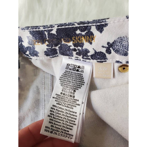 Michael Kors Womens Izzy Cropped Skinny Jeans White Navy Floral Stretch Plus 16W - Picture 9 of 10